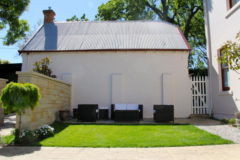 Old Bishop\'s Quarters Heritage, Modern & Unique Accommodation - Hervey Bay Accommodation 14