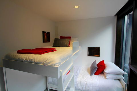 Old Bishop\'s Quarters Heritage, Modern & Unique Accommodation - Hervey Bay Accommodation 3
