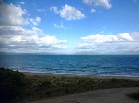 Swansea Beach House Oceanfront - Hervey Bay Accommodation 9