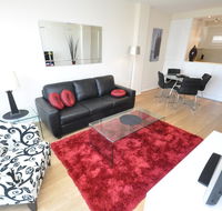 Neutral Bay Self-Contained Modern One-Bedroom Apartment 63BEN - Hervey Bay Accommodation