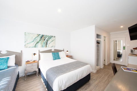 New England Motor Lodge - Hervey Bay Accommodation 1