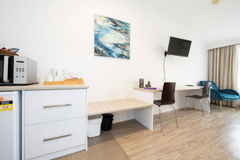 New England Motor Lodge - Hervey Bay Accommodation 2