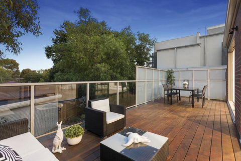 NEW Inner Melb Luxury Modern Grand Holiday House - Great Location, Wifi, Parking - Hervey Bay Accommodation 2