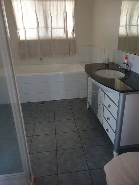 Newell Hwy Caravan Park - Hervey Bay Accommodation 1