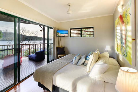 NEWLY BEAUTFULLY RENOVATED 16 The Casuarina - 3 Bedroom House With 180 Degree Ocean Views - Hervey Bay Accommodation 2