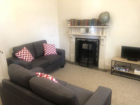 Newton Cottage - Hervey Bay Accommodation 1