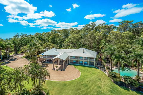 Noosa Haven - Tourism Hervey Bay 0