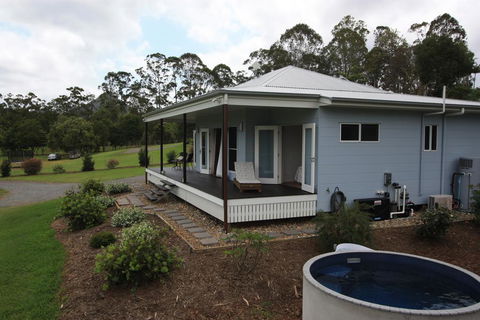 Noosa Hinterland Country Cottage 'Tru-Blu' - Hervey Bay Accommodation 2