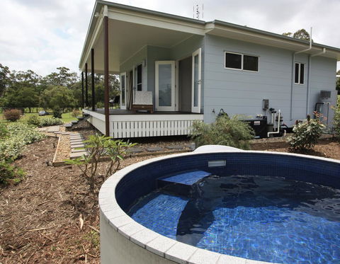 Noosa Hinterland Country Cottage 'Tru-Blu' - Hervey Bay Accommodation 0