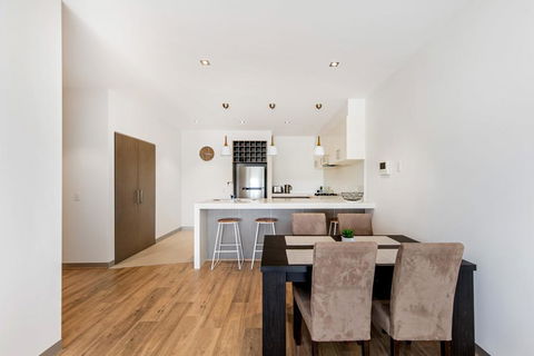 NORTH POINT RETREAT - MORNINGTON - Hervey Bay Accommodation 0
