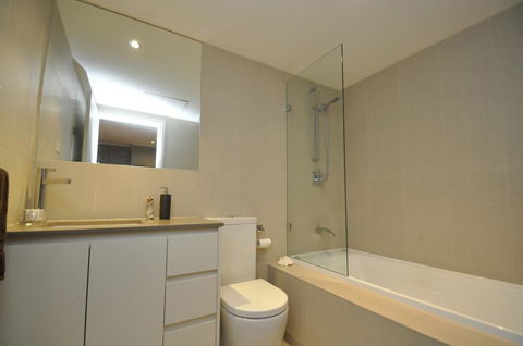 NORTH SYDNEY FULLY SELF CONTAINED MODERN 2 BED APARTMENT (16WAL) - Hervey Bay Accommodation 3