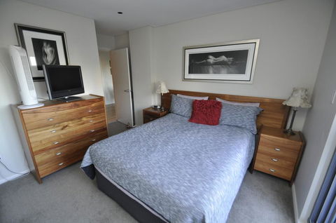 NORTH SYDNEY FULLY SELF CONTAINED MODERN 2 BED APARTMENT (16WAL) - Hervey Bay Accommodation 0
