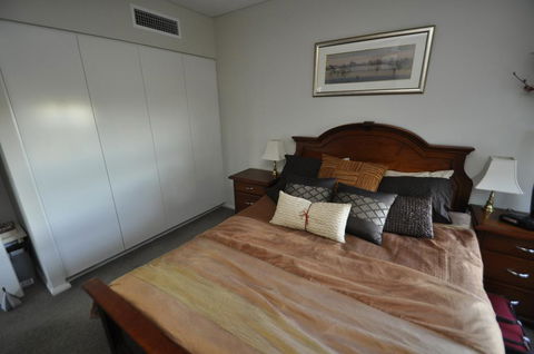 NORTH SYDNEY FULLY SELF CONTAINED MODERN 2 BED APARTMENT (16WAL) - Hervey Bay Accommodation 2