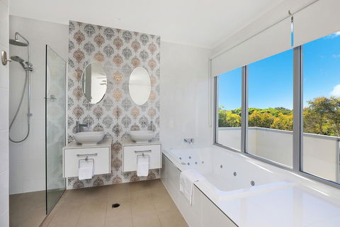 NORTHSHOR- ULTIMATE BEACH HOUSE - Hervey Bay Accommodation 3