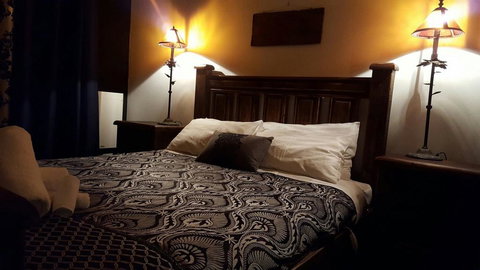 Oak & Barrel / 7 Twynam Street - Hervey Bay Accommodation 1