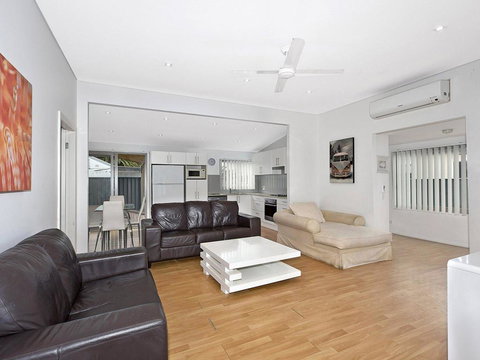 Oakland Cottage - Hervey Bay Accommodation 2