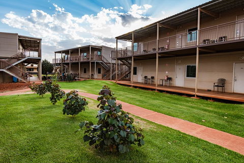 Oasis Newman - Tourism Hervey Bay 0