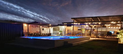 Oasis Newman - Tourism Hervey Bay 1