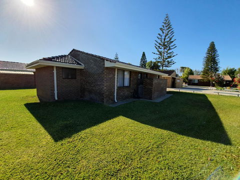 Ocean Beach Chalet 16 - Hervey Bay Accommodation 2