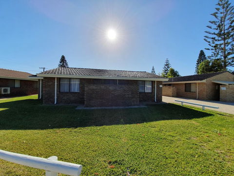 Ocean Beach Chalet 16 - Hervey Bay Accommodation 1