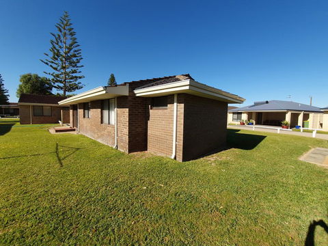 Ocean Beach Chalet 16 - Hervey Bay Accommodation 3