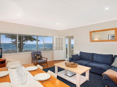 Ocean Blue Apartment One - Oceanfront Apartment - Tourism Hervey Bay 0