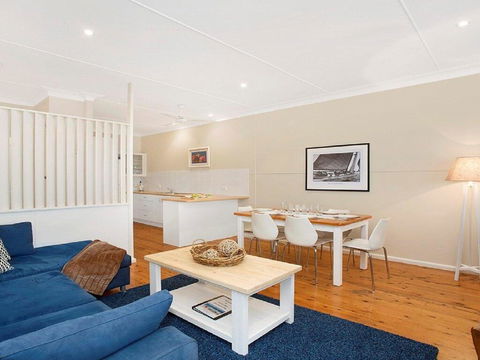 Ocean Blue Apartment One - Oceanfront Apartment - Tourism Hervey Bay 1