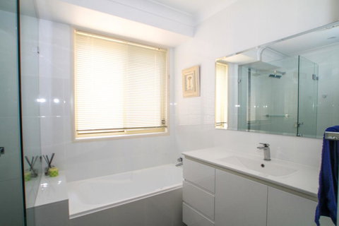 Ocean Break - At Berrara - Tourism Hervey Bay 3