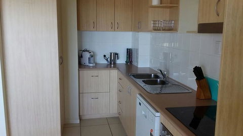 Ocean Breeze Apartments - Hervey Bay Accommodation 1
