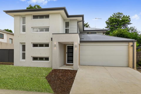 OCEAN BREEZE Family Home - Hervey Bay Accommodation 0