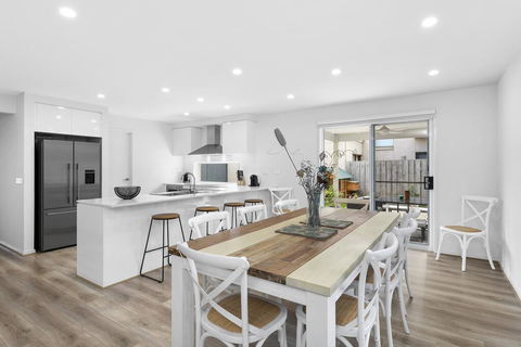 OCEAN BREEZE Family Home - Hervey Bay Accommodation 1