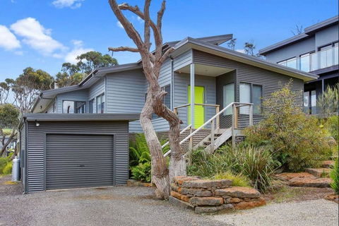 OCEAN ESCAPE - The Ultimate Luxury Beach House - Hervey Bay Accommodation 1