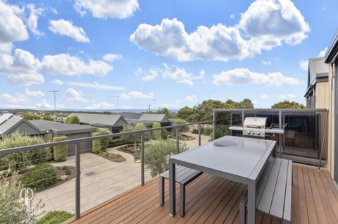 Ocean Grove House With Fantastic Ocean Views - Hervey Bay Accommodation 2