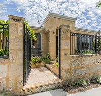Ocean Keys Cottage - Free WiFi - Tourism Hervey Bay
