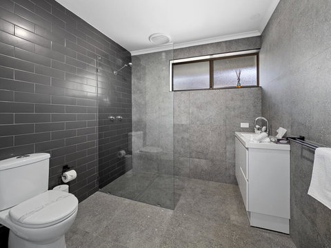 Ocean Park Motel & Holiday Apartments - Hervey Bay Accommodation 3