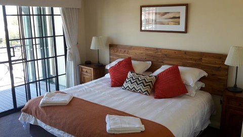 Ocean Sunsets - 2 Bedroom Converted Warehouse Apartment - Tourism Hervey Bay 1