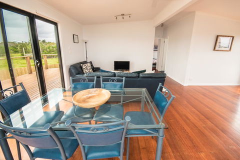 Ocean View Getaway - Tourism Hervey Bay 2