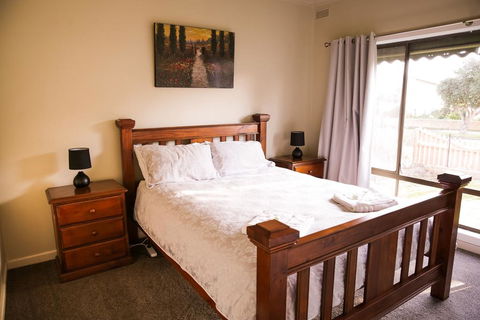 Ocean Views - Hervey Bay Accommodation 2