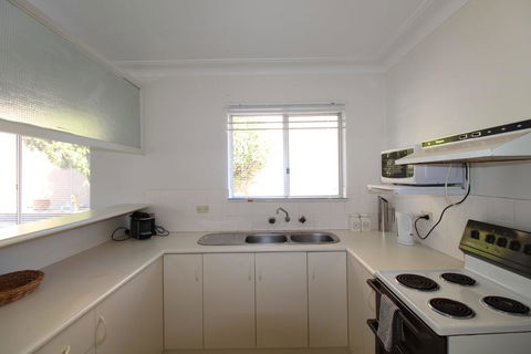 Ocean Views - Hervey Bay Accommodation 3