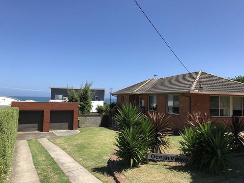 OCEAN VIEWS - Hervey Bay Accommodation 0