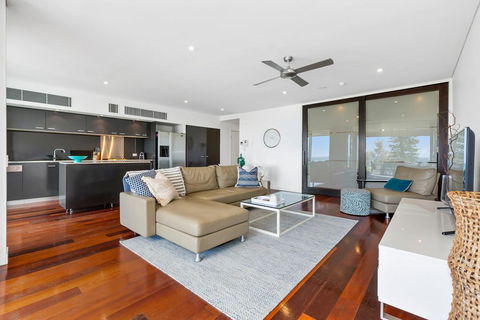 OCEAN VIEWS @ NOR NOR EAST 201 - Hervey Bay Accommodation 3