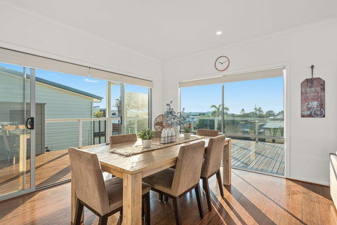 Oceans Eight - Hervey Bay Accommodation 3