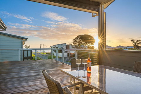 Oceans Eight - Hervey Bay Accommodation 0