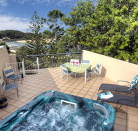 oceanview 6 with rooftop terrace  spa - Tourism Hervey Bay