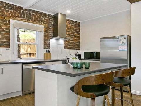 Old Bank Stables - 3 Night Weekends For Price Of 2 - Tourism Hervey Bay 1