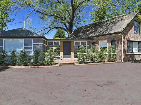 Old Bank Stables - 3 Night Weekends For Price Of 2 - Tourism Hervey Bay 0