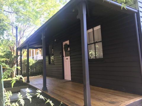 Old Railway Cottage - Tourism Hervey Bay 0