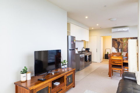 ON TOP OF THE WORLD - BEST VIEWS IN MELBOURNE !! - Tourism Hervey Bay 3