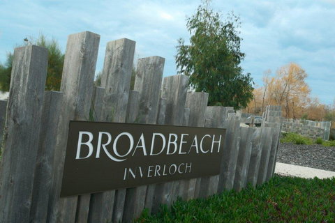 ONE LEVEL AT BROADBEACH RESORT - Tourism Hervey Bay 0