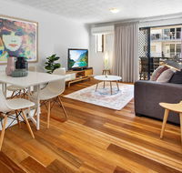 One-Bed Apartment With Balcony and Parking near CBD - Hervey Bay Accommodation